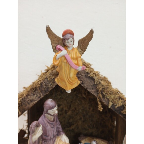Vintage Nativity Scene - Picture 2 of 6